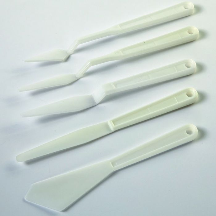 White Plastic Palette Knives. Set of 5